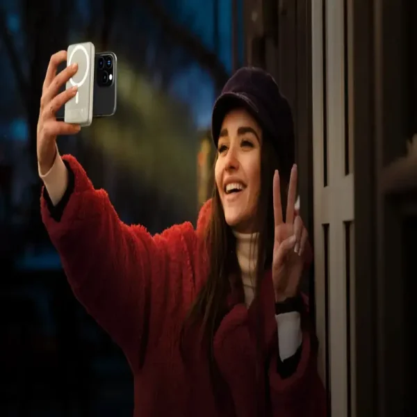 پاور بانک و چراغ سلفی لولو مدل MagLight ظرفیت 8000 میلی آمپر